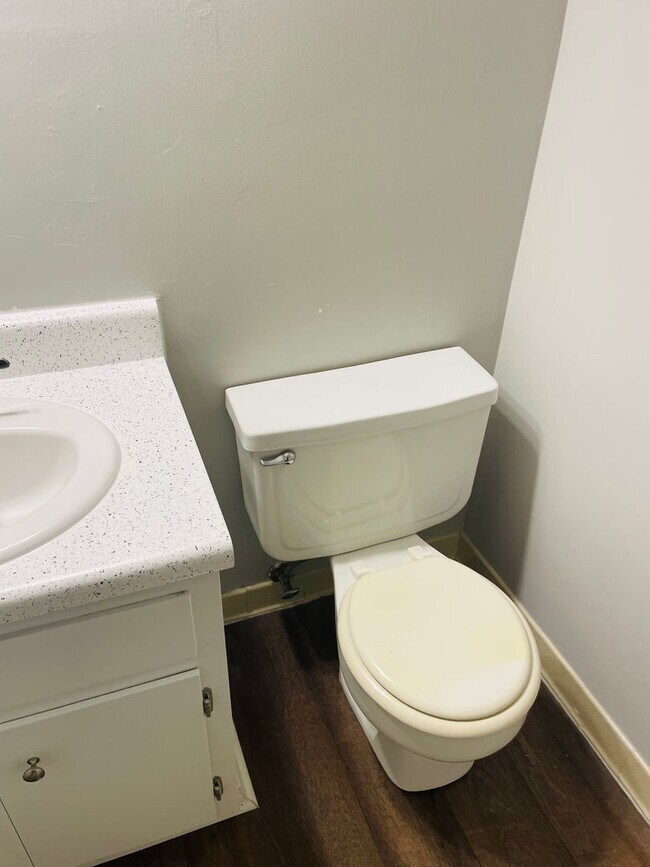 Building Photo - Spacious Duplex just north of I10 and Monroe