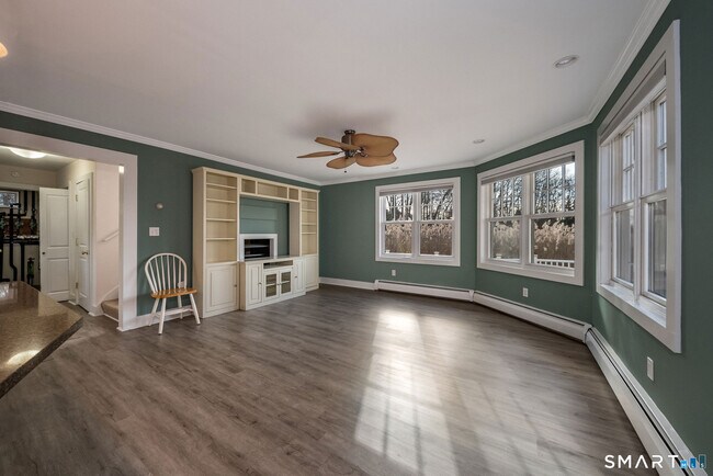 Building Photo - 90 Boston Post Rd