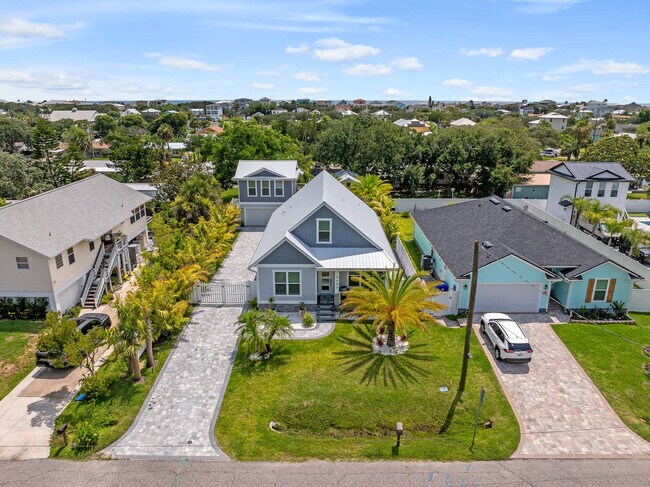 Building Photo - 5484 3rd St