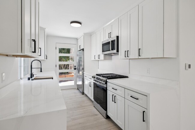 Building Photo - Gorgeously Renovated Historic 3-Bedroom Retreat in Downtown North (Palo Alto)