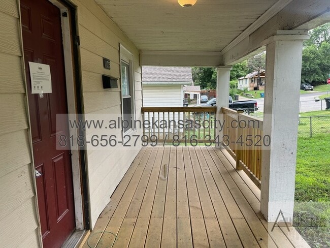 Building Photo - Independence Home on Fenced Lot!