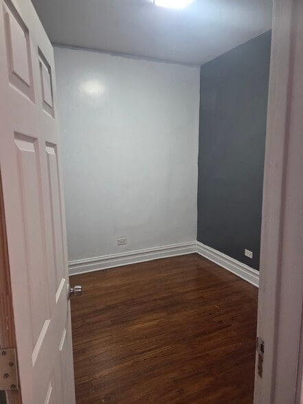 Building Photo - 2453 E 73rd St