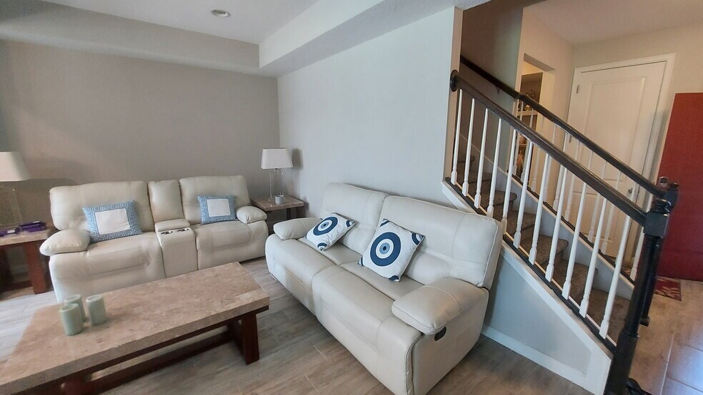 Building Photo - 5037 Skyview Ln