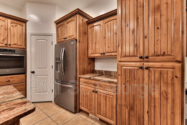 Building Photo - 2478 E Springs Dr