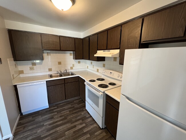 Building Photo - Grand Island Manor