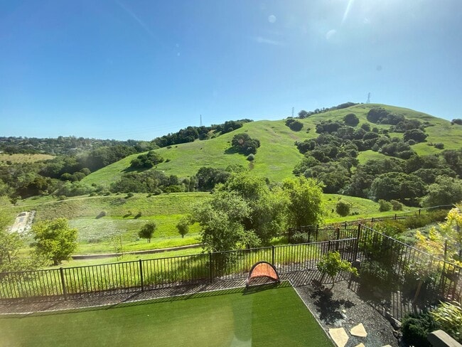 Building Photo - Wilder, Orinda!!!  4 Bed, 4.5 Bath, apx 3,380 Sq Ft.