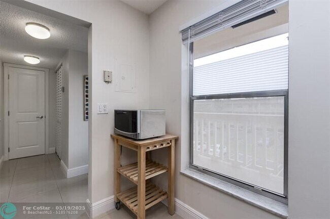 Building Photo - 5901 NW 61st Ave