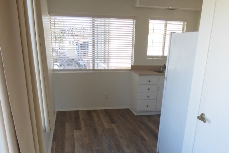 Building Photo - 218 Melrose Dr