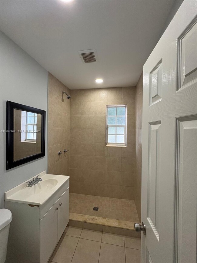 Building Photo - 3600 SW 32 Ave