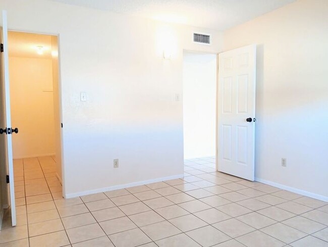 Building Photo - Charming 1 Bed/1 Bath in Central Tucson – ...