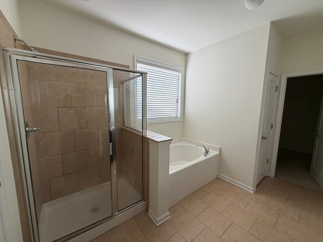 Building Photo - 308 Privet Cir