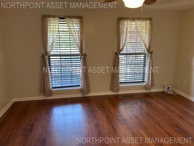 Building Photo - Welcome to 4 Bedroom and 3.5 Bath Home In ...