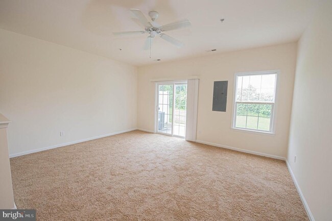 Building Photo - 438 Parkview Ct