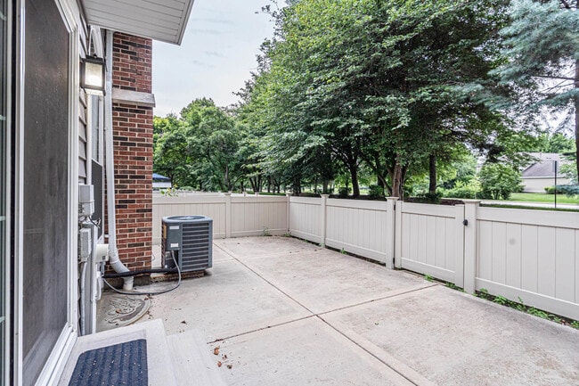 Building Photo - 1553 Stevens Dr