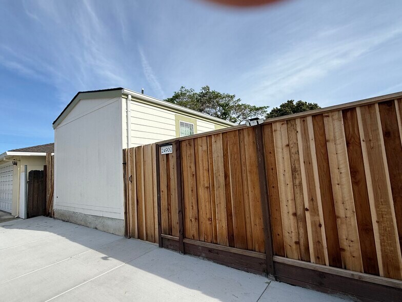 External view - 2490 Bailey Ave
