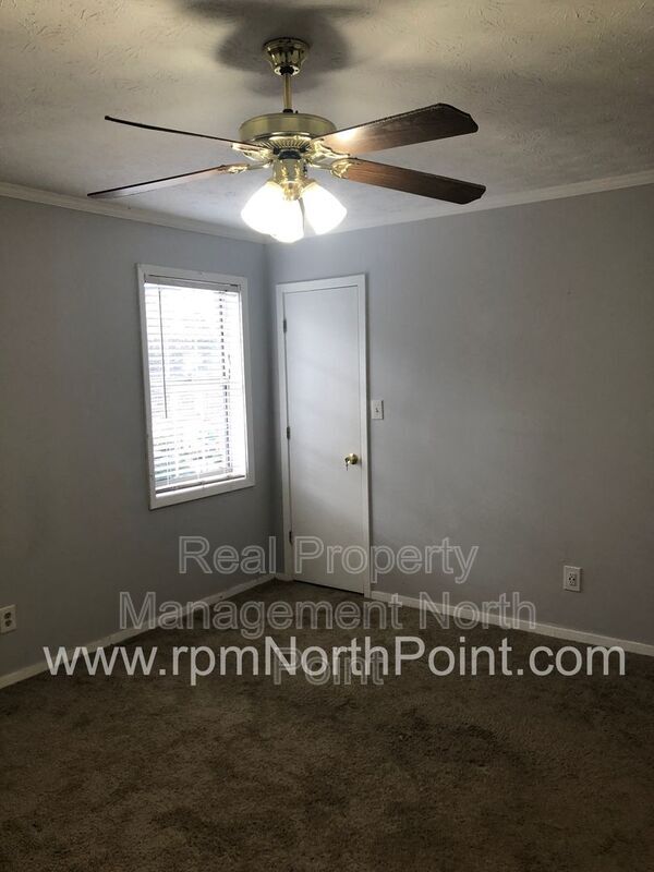 Building Photo - 676 Anderson Walk