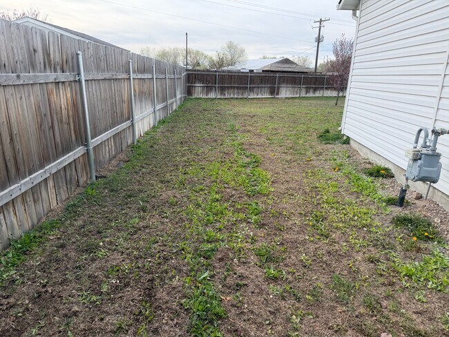 Building Photo - 108 NE Malad Ct