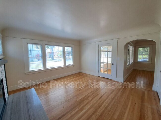 Building Photo - 1938 3rd St