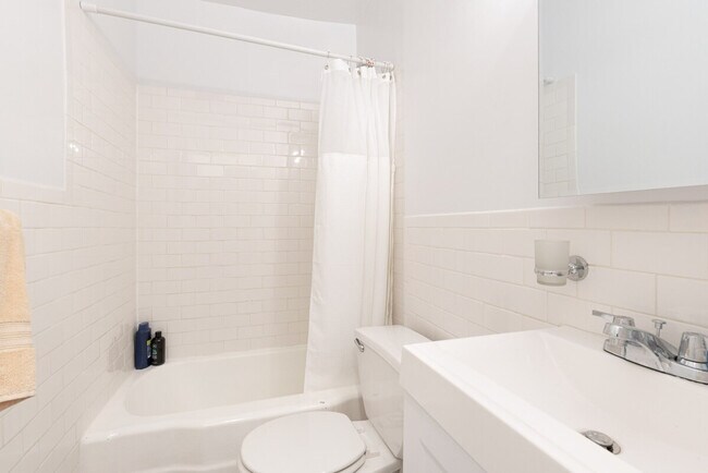 Building Photo - 150 E 46th St