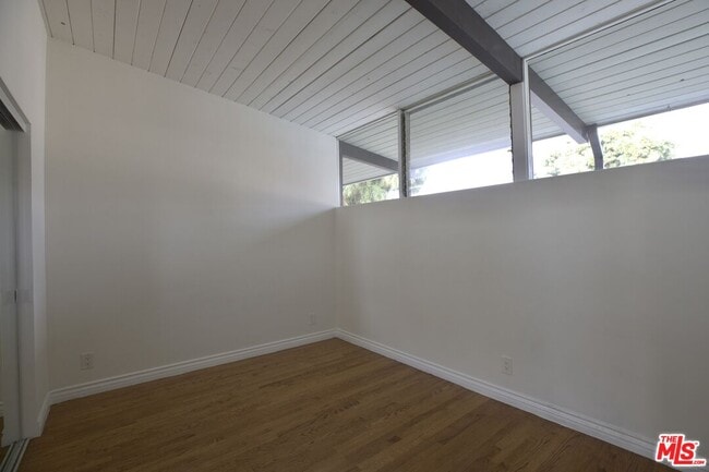 Building Photo - 11133 Rose Ave