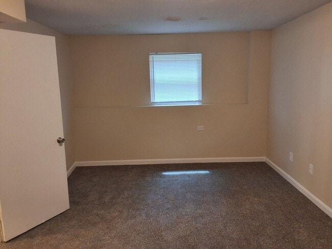 Building Photo - Cozy 2 Bed 1.5 Bath Duplex