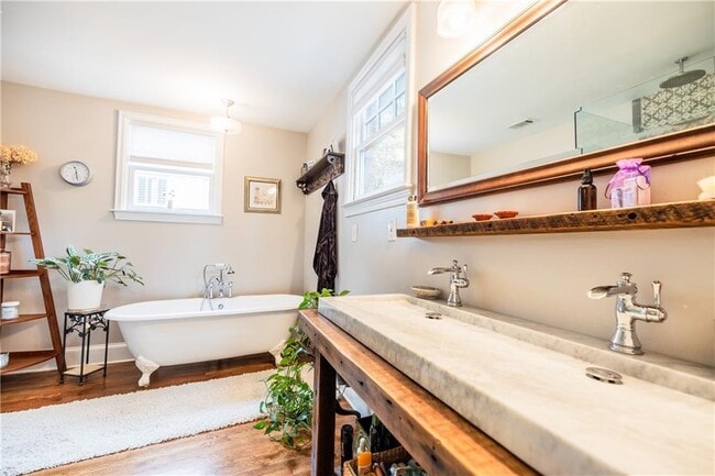 Building Photo - 360 8th St NE