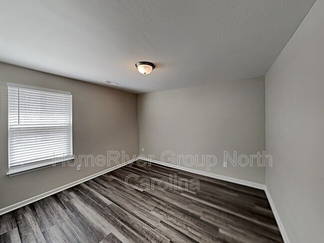 Building Photo - 3028 Desmond Woods Dr