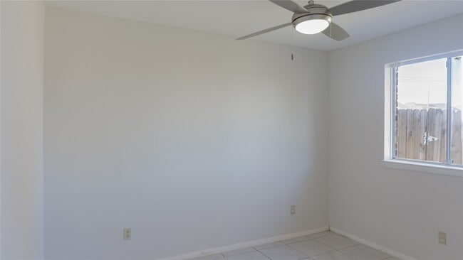 Building Photo - 9102 Benthos Dr