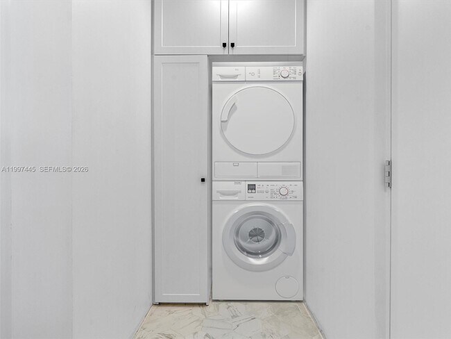 Building Photo - 1751 NE 138th St