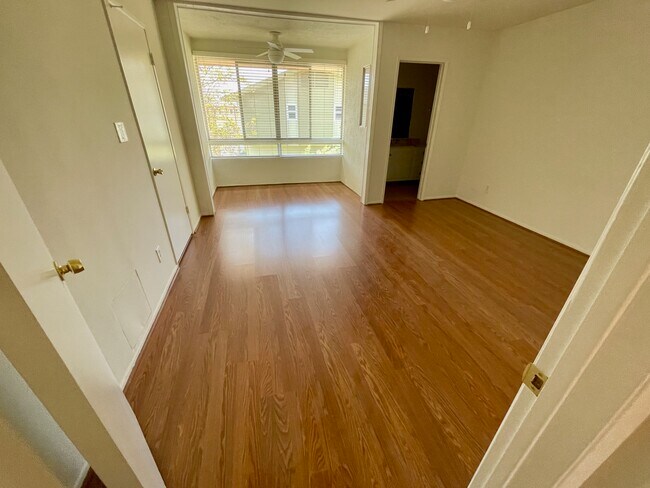 Master bedroom entrance - 5215 Sepulveda Blvd