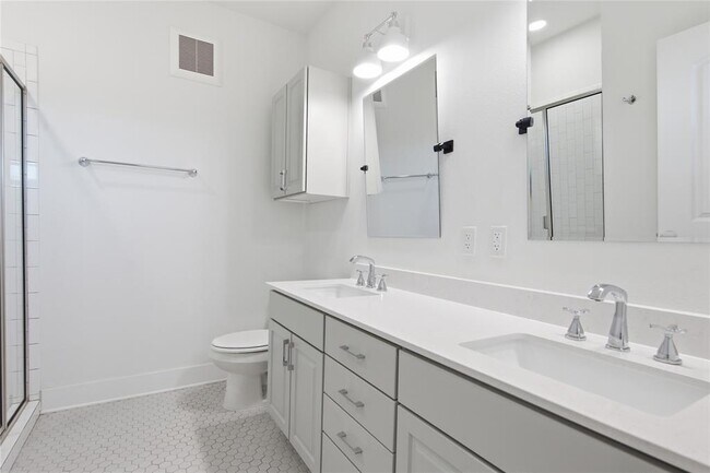 Building Photo - 4704 Sunset Trail