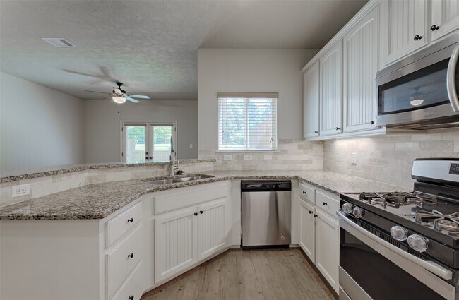 Building Photo - 12960 Orion Ct E