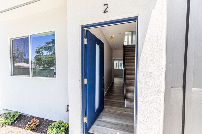 Building Photo - Contemporary 4-Bed, 4.5-Bath Townhome with...