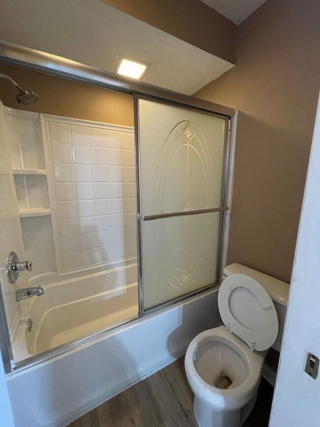 Building Photo - 338 Oxford Dr