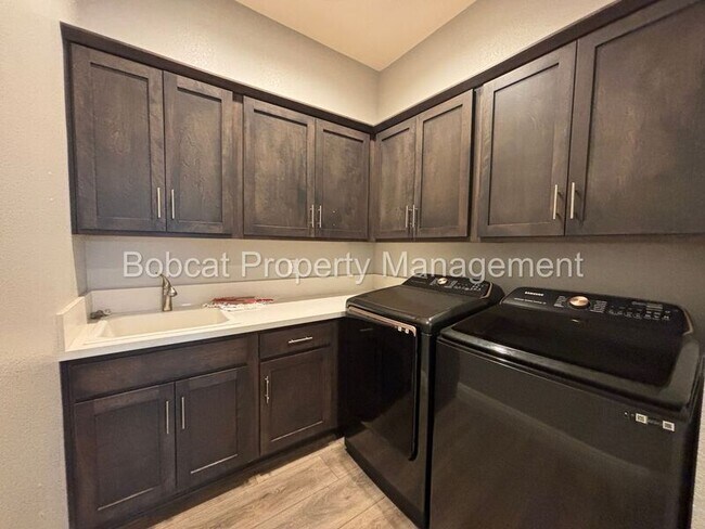 Building Photo - 3108 Cambria Lp