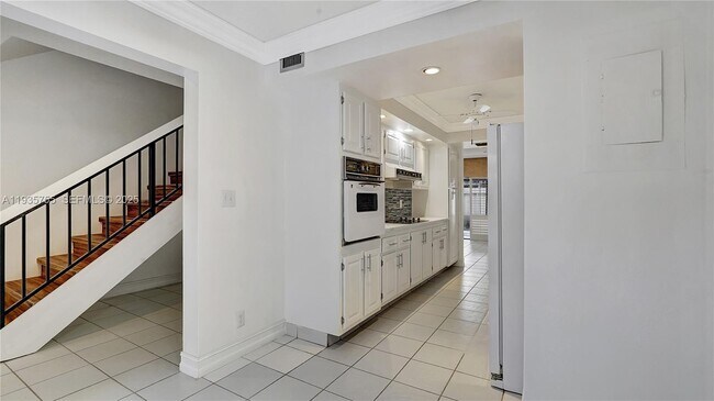 Building Photo - 205 Dunwoody Ln