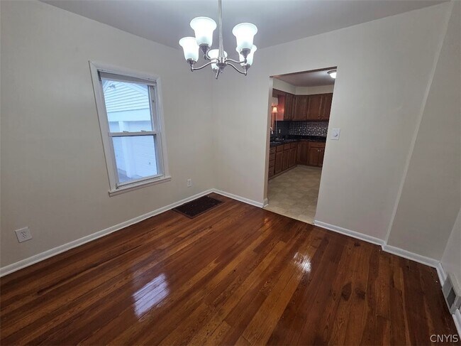 Building Photo - 337 Marlborough Rd