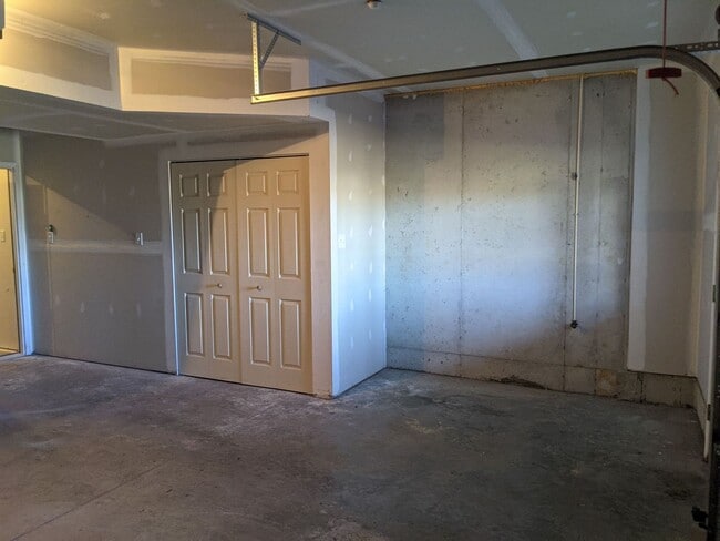 Building Photo - 3 Bedroom Townhouse For Rent in Charming Waynesboro, PA