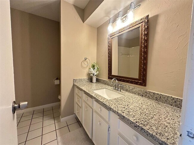 Building Photo - 10627 Sandpiper Dr