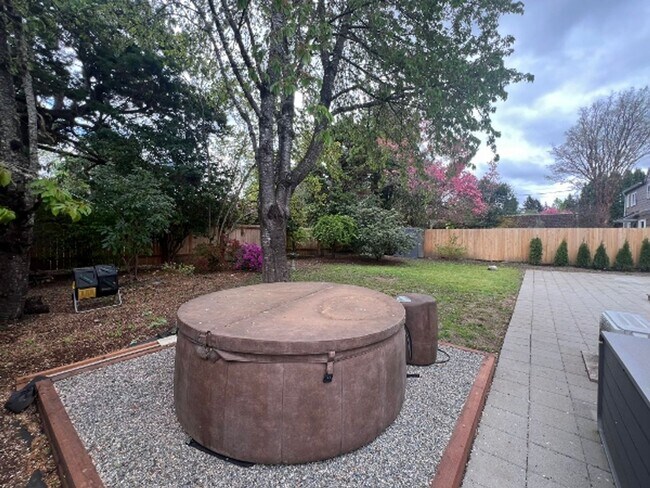 Building Photo - PENDING APPLICATION; Charming 2 BD + Studio (Water Included)