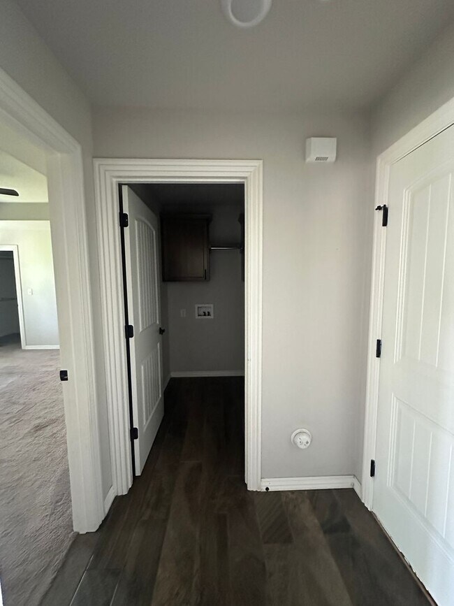 Building Photo - 1505 Northridge Dr E