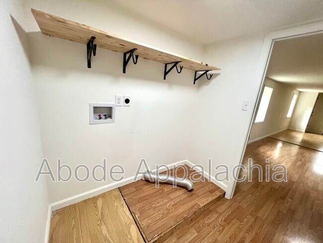 Building Photo - 1233 Collins Hwy