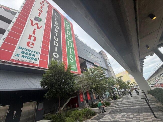 Building Photo - 2740 SW 28th Terrace