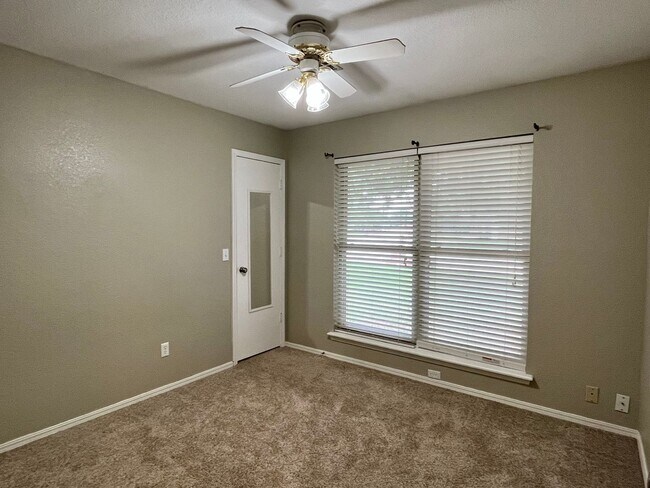 Building Photo - Spacious 3 bed 2 bath in Edmond!