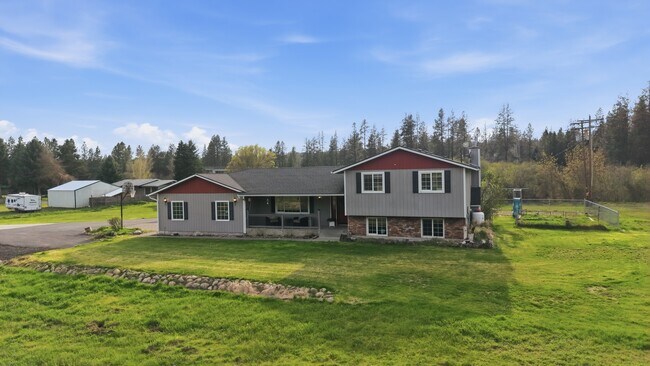 Building Photo - 21913 N Meadowview Dr