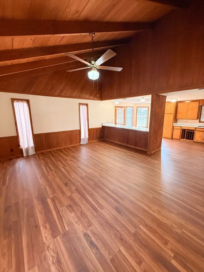 Building Photo - 330 US-84