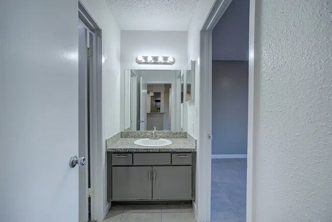 Building Photo - Step Into Style – Upscale Living Starts Now!