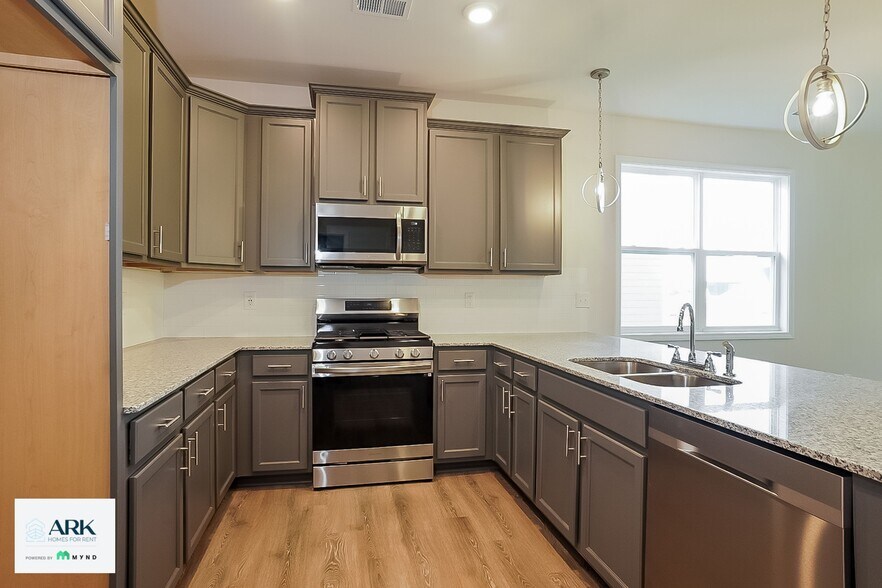 Building Photo - 711 Courtland Dr
