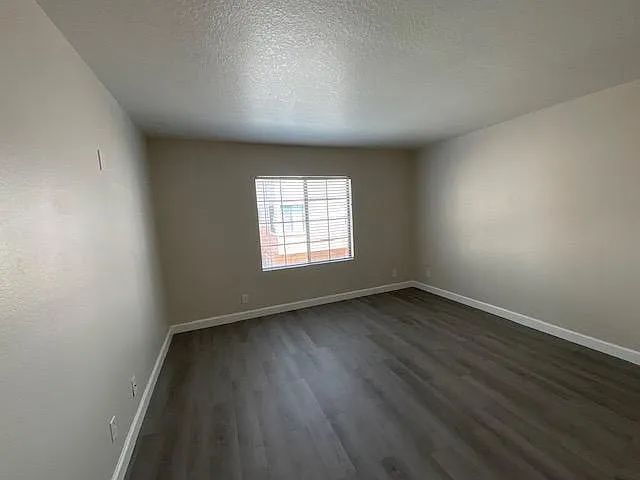 Building Photo - Updated Canyon Country Condo in Gated Community