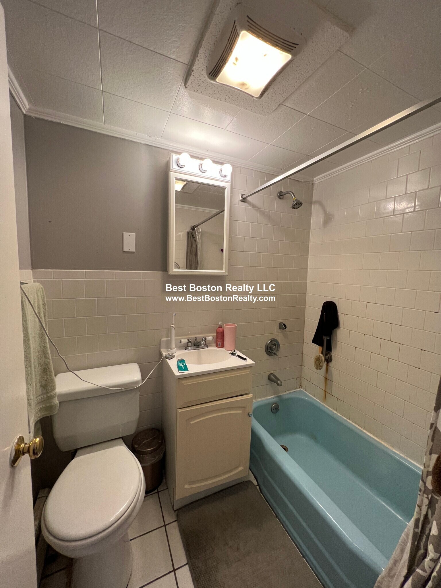 Building Photo - 639 Somerville Ave